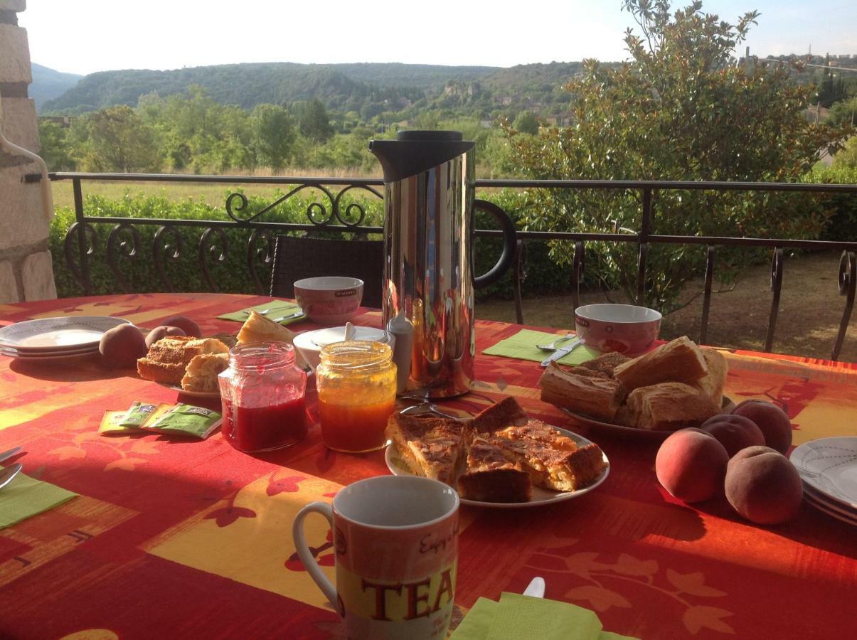 Bed and Breakfast Au Mas Des Graviers Salavas Esterno foto