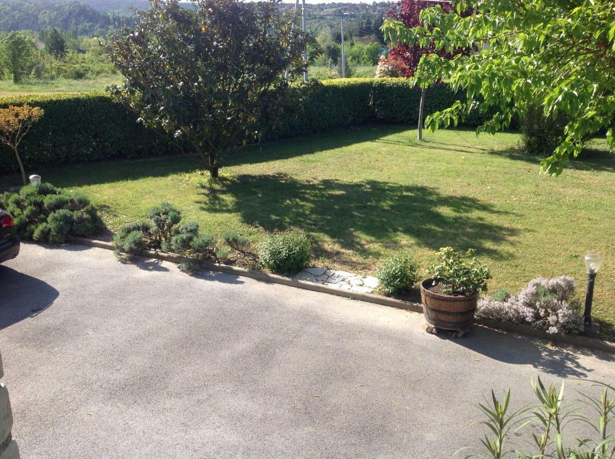 Bed and Breakfast Au Mas Des Graviers Salavas Esterno foto