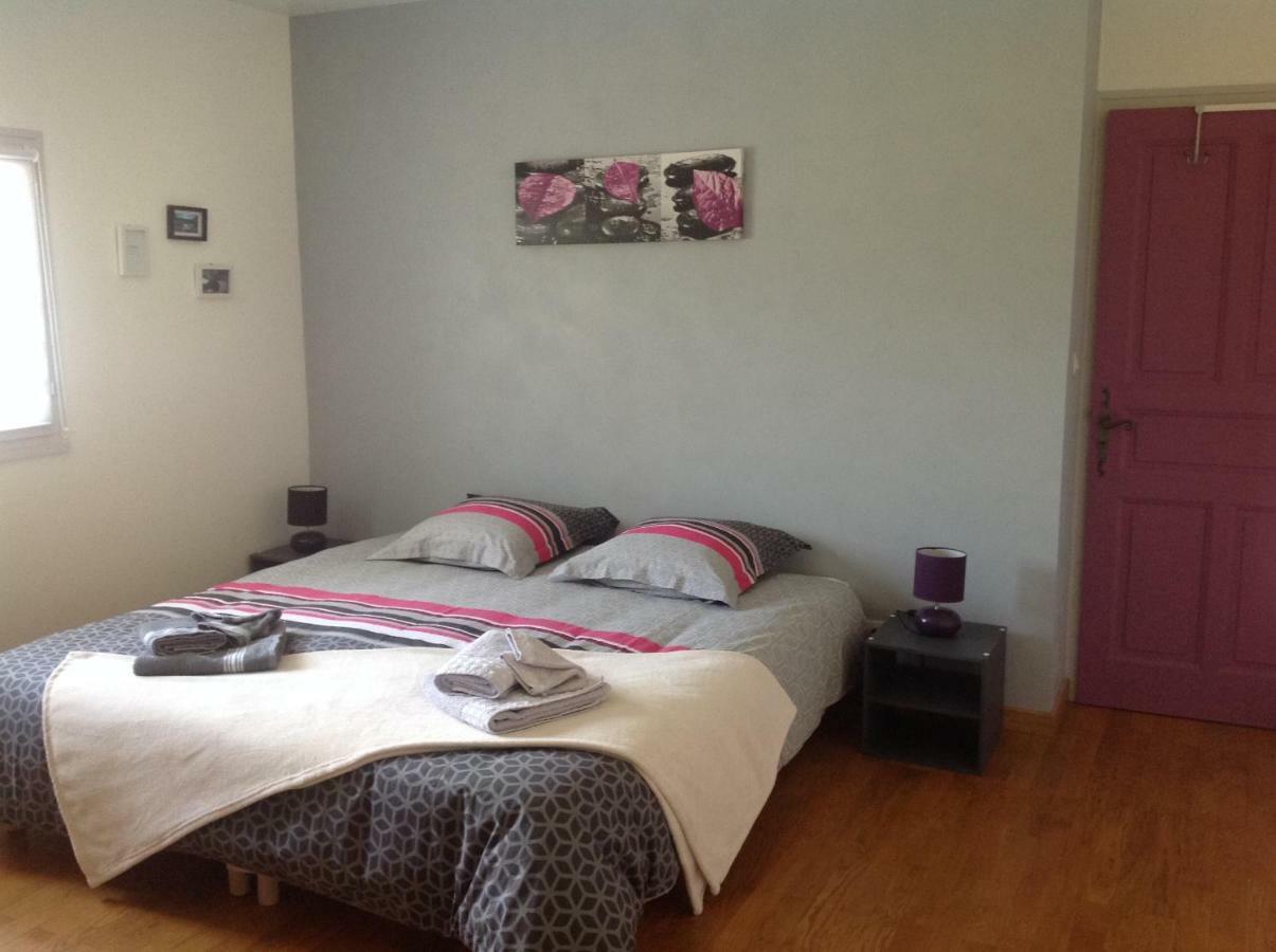 Bed and Breakfast Au Mas Des Graviers Salavas Esterno foto