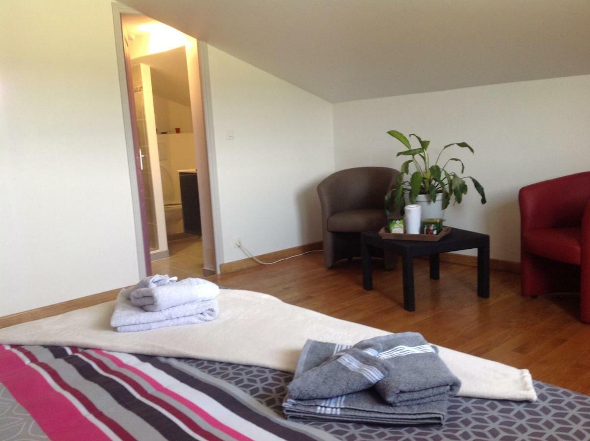 Bed and Breakfast Au Mas Des Graviers Salavas Esterno foto