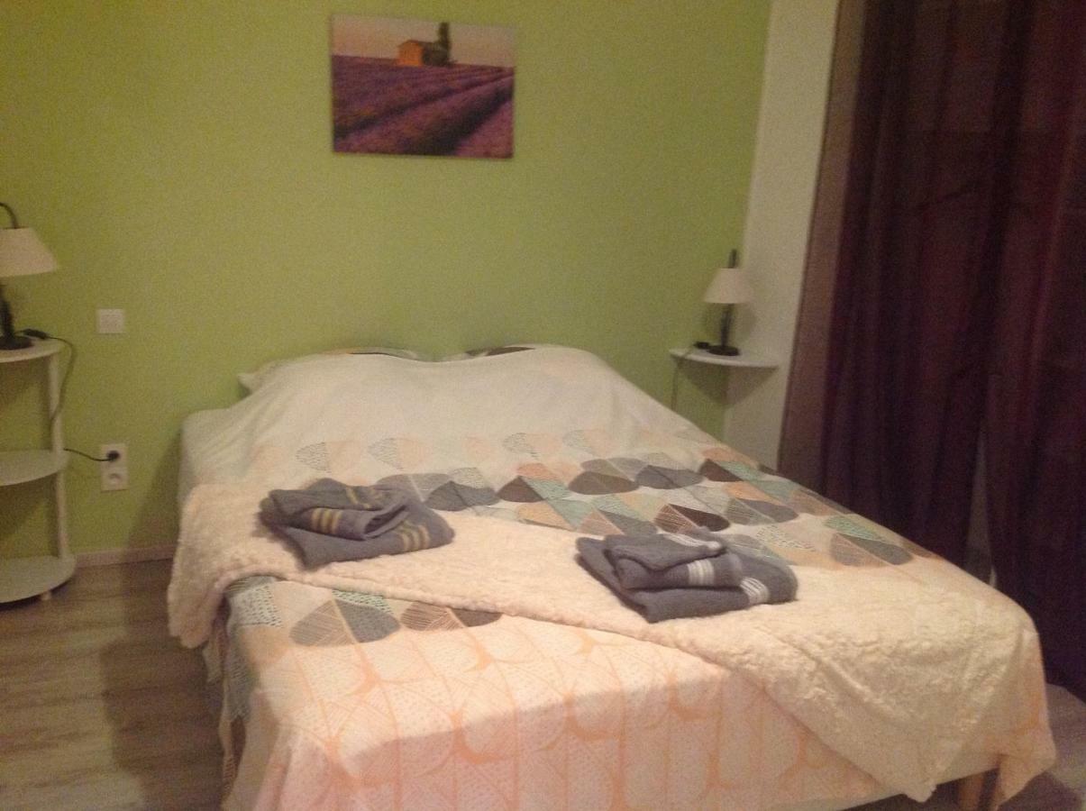 Bed and Breakfast Au Mas Des Graviers Salavas Esterno foto