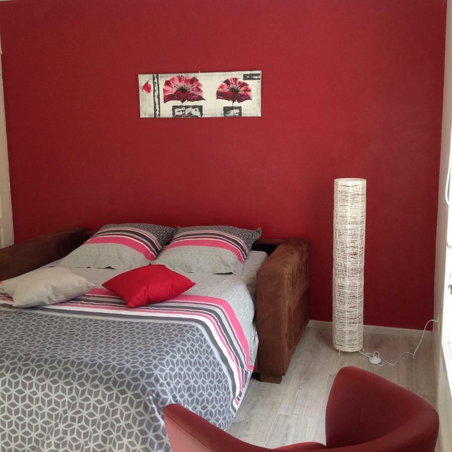 Bed and Breakfast Au Mas Des Graviers Salavas Esterno foto